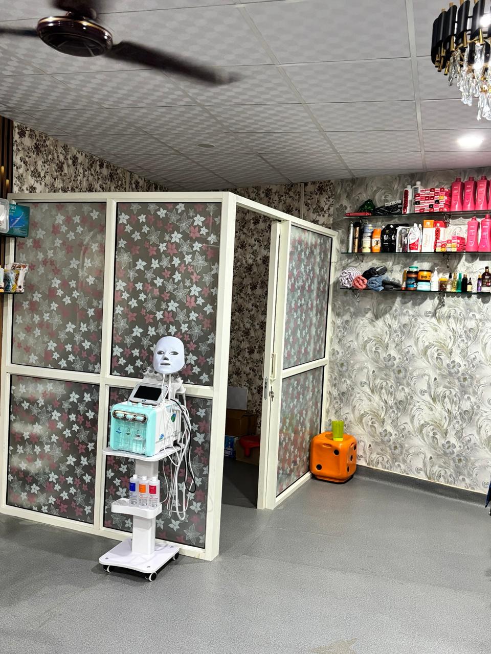 Facial Room